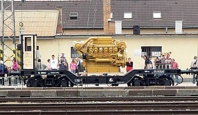 čerstvo opravený Ha 99001 s vystaveným motor Caterpillar